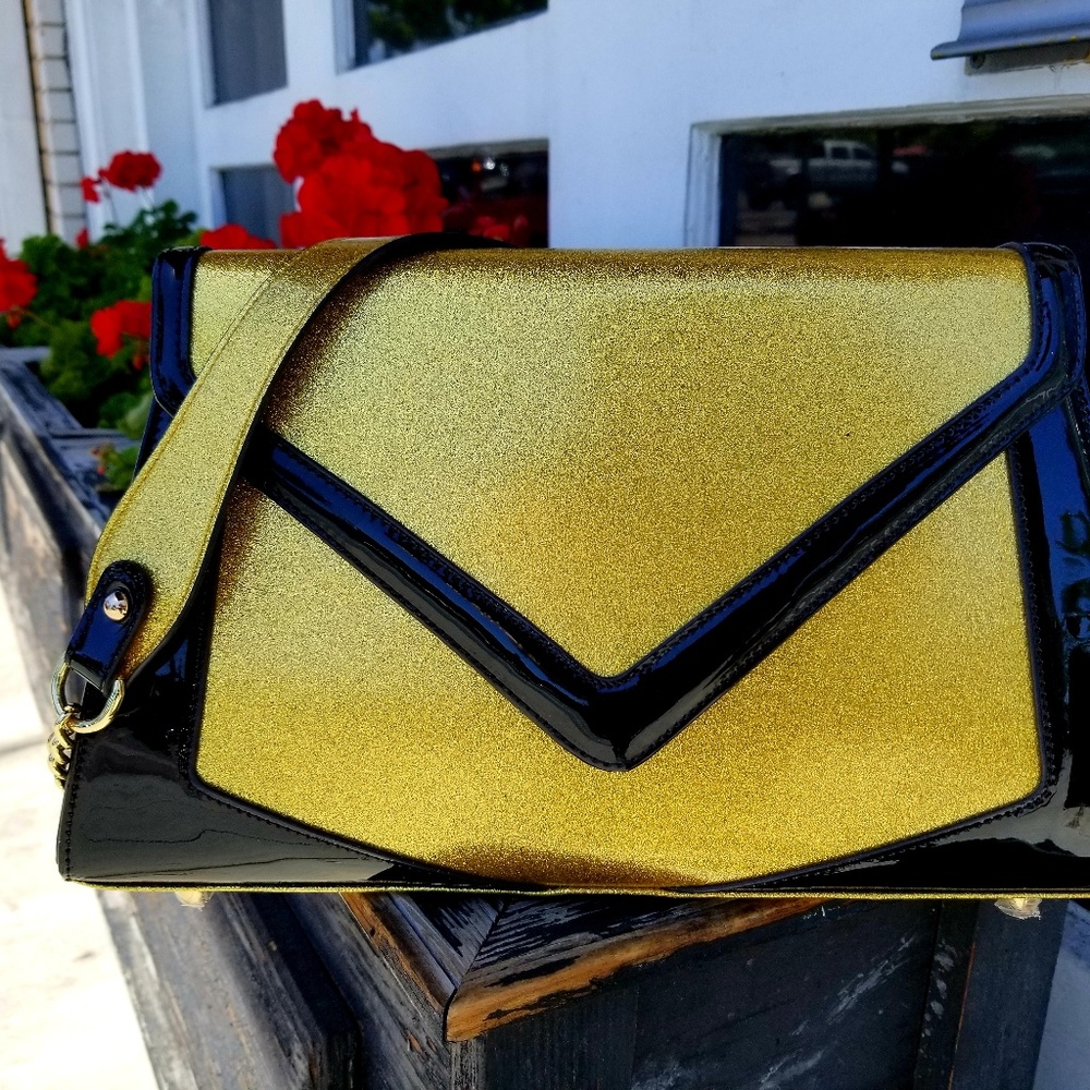 PINUP COUTURE CHEVRON PURSE Gold